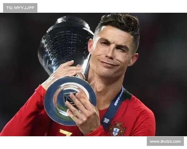 匈牙利门将托特神勇扑出C罗近距离射门精彩瞬间引爆全场掌声